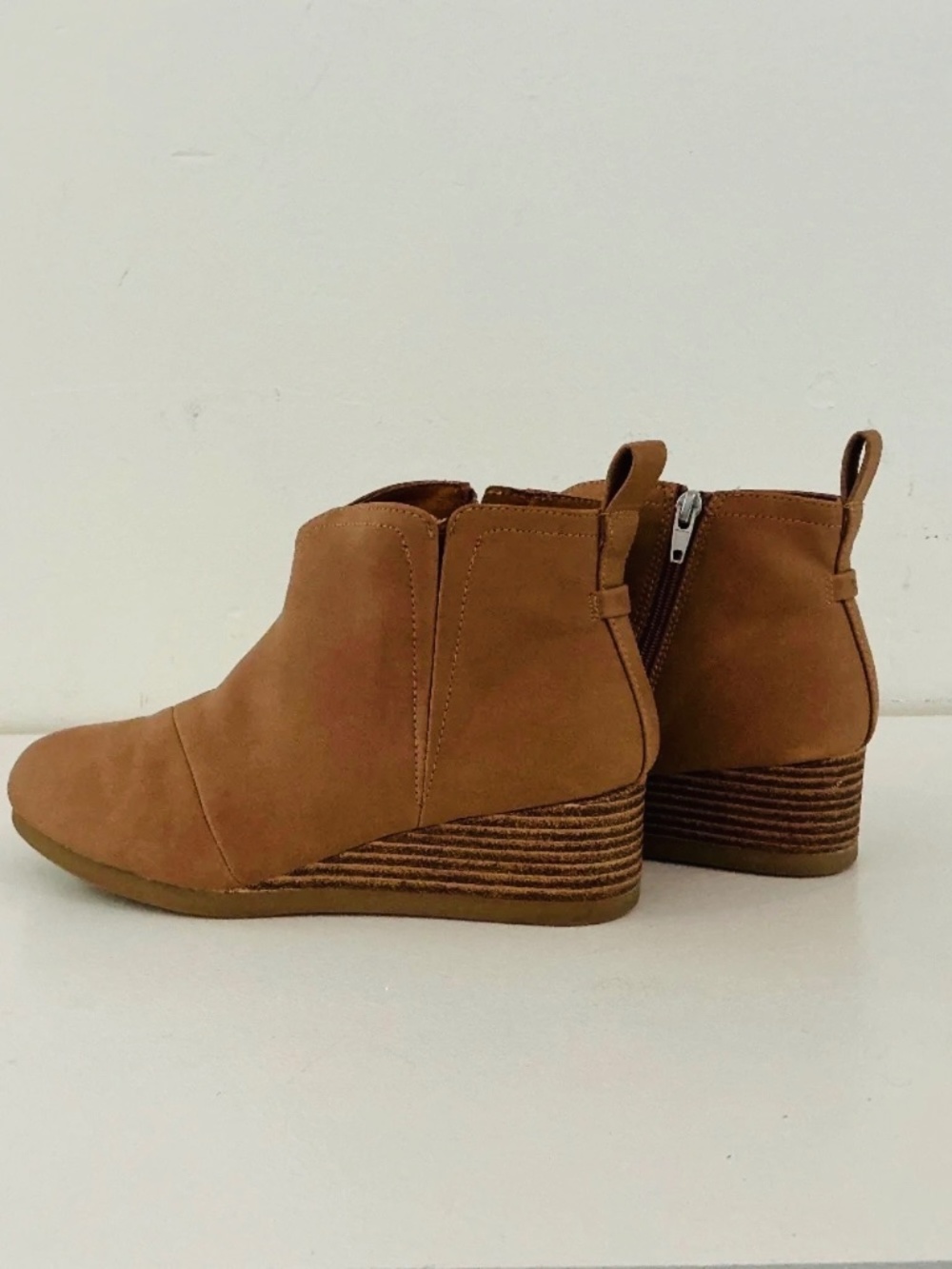 TOMS Women’s Tan Ankle Boots – Size US 4